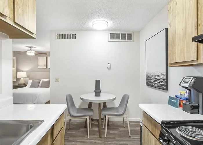 Landing Modern With Amazing Amenities * Glendale