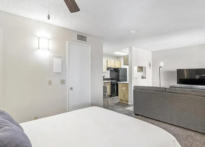 Apartment Landing Modern With Amazing Amenities