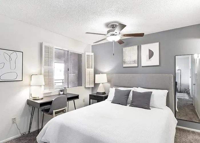 Apartment Landing Modern With Amazing Amenities